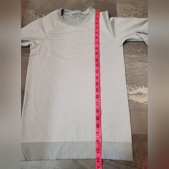 Lululemon Rest Less Pullover. Long sleeves. Diagonal ribbed. Grey and white. 4. - Picture 11 of 12